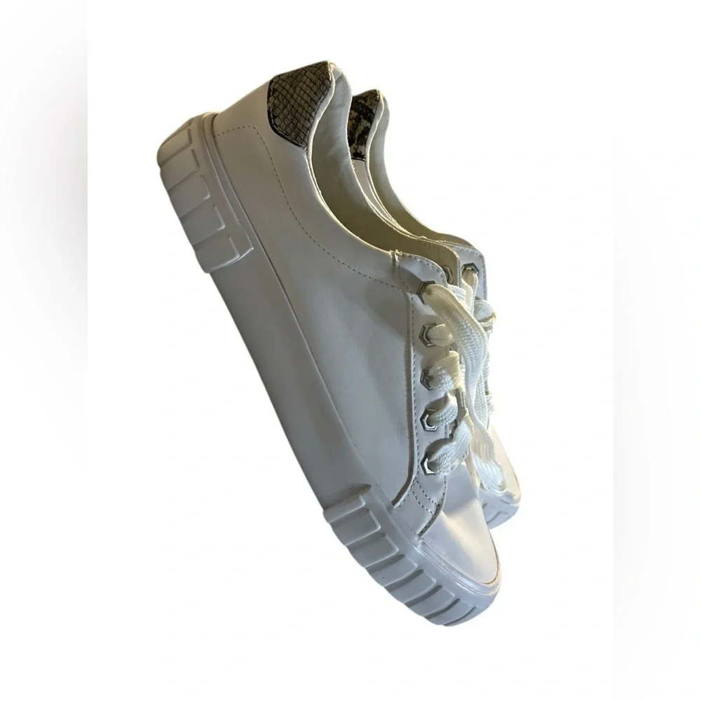 Bershka White and Brown Sneakers Sz/9 US- / 39 EU.